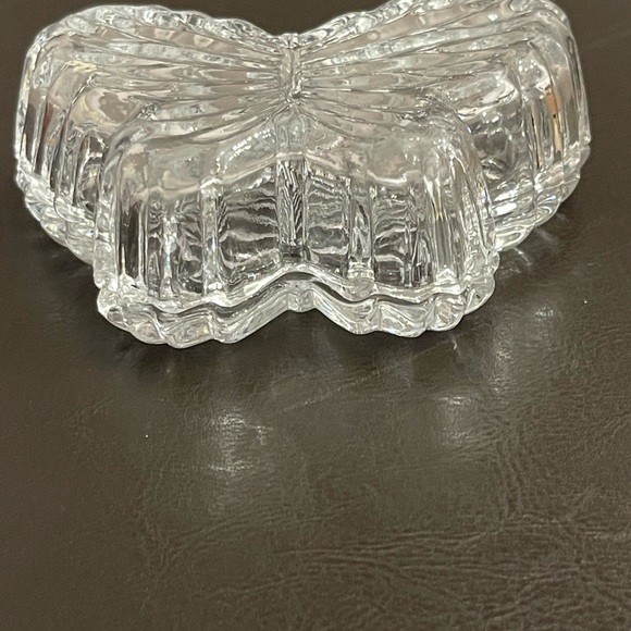 Stunning Butterfly Shaped Cut Crystal Glass Trinket Dish With Lid. EUC - Picture 6 of 8
